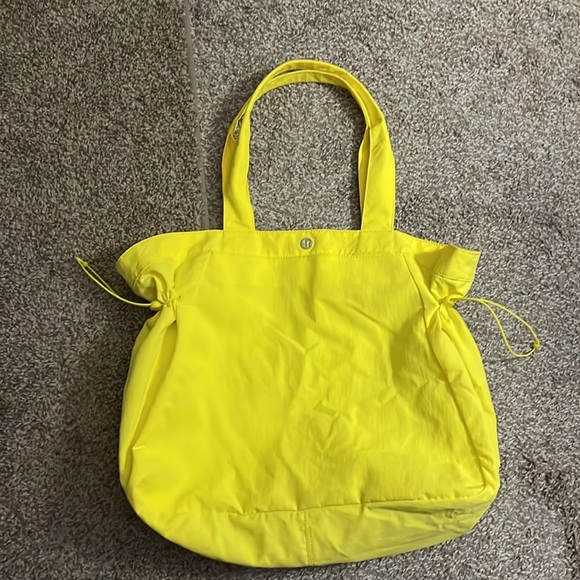 Lululemon Athletica Side-Cinch Shopper Tote - Picture 3 of 9